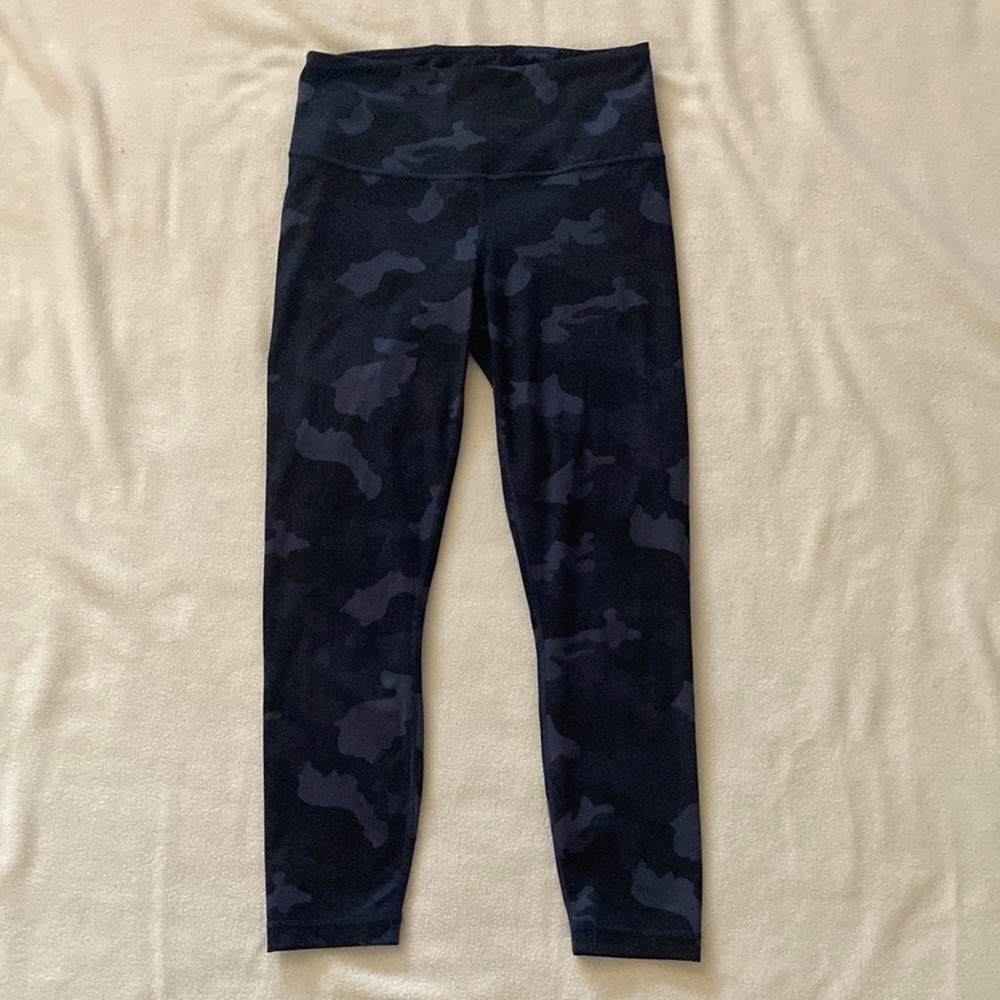 Yogalicious 25” leggings. Size M. Blue camo.